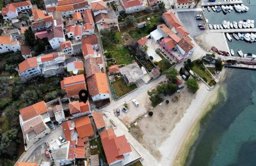 jm-Sutomišćica-holiday house on the beach - Photo 24