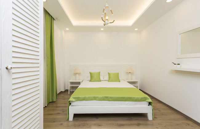 Kybele Suits - Photo 3