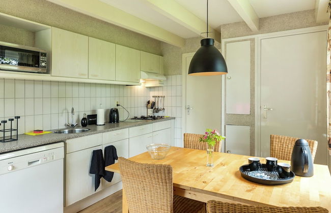 Cozy Holiday Home in Zonnemaire Near Lakebeach - Photo 17