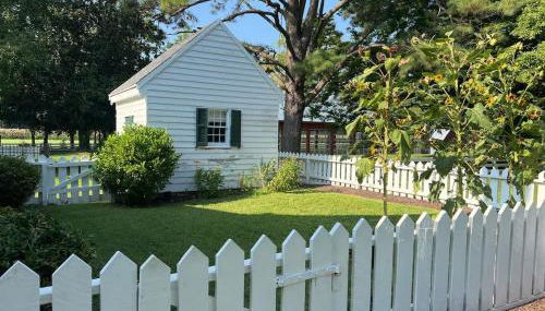 Vaux Hall Manor - 5BR Historic Farmhouse on Bay - Foto 3, Garden, Garden view