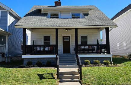 The Funky Fun Haus - Pickleball, Hot Tub, Arcade - Photo 4