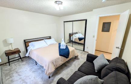 Spacious Downtown 2-bdrm Apartment - Photo 39