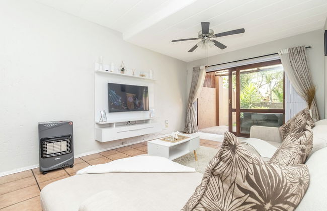 Exquisite 2 Bedroom Garden Townhouse in the Heart of Fourways - Photo 14