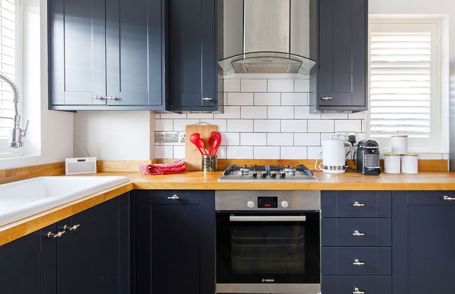 Coastal Retreat for 6 Close to Beaches - Photo 8