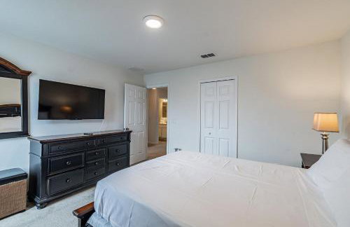 4BR Bella Vida Lakeview Pool Townhome - Photo 27