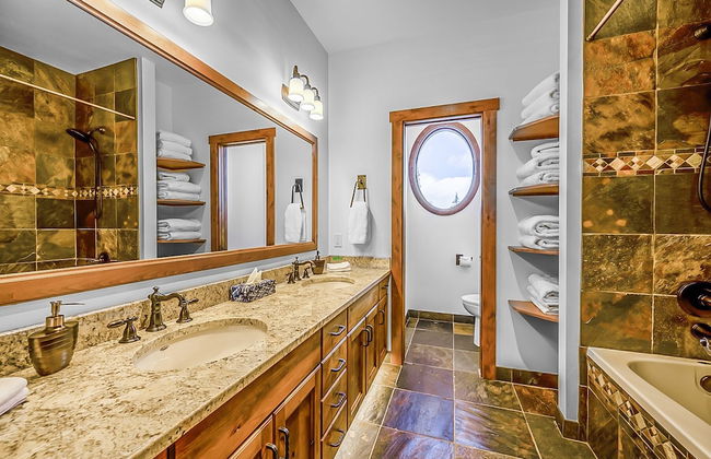 Inuksuk Lodge 4800 sq ft of Excellence - Photo 35