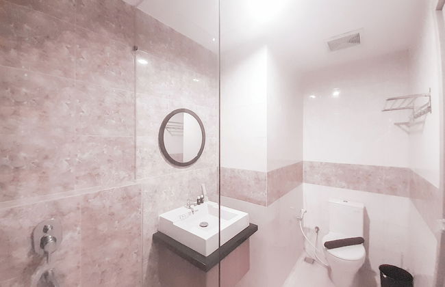 Tranquil And Modern Studio At Mataram City Apartment - Foto 9