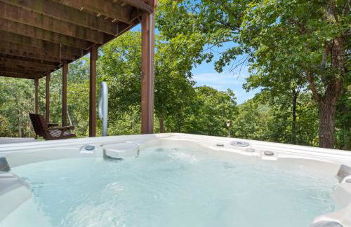 Secluded-Pvt Hot Tub-Free Daily Tickets-Walk to Table Rock Lake - Foto 4