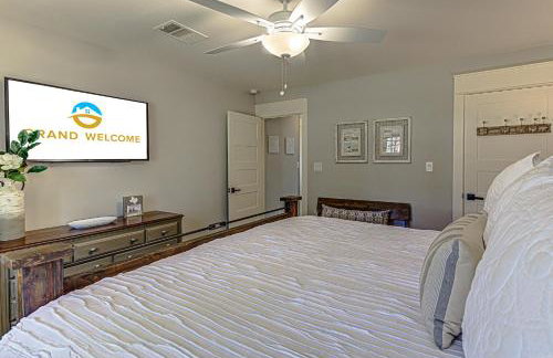 Lakefront Family Home for 12 w Picturesque Views & Patio - Foto 22