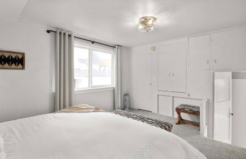 Downtown location Near the Beach Dog Friendly - Photo 9