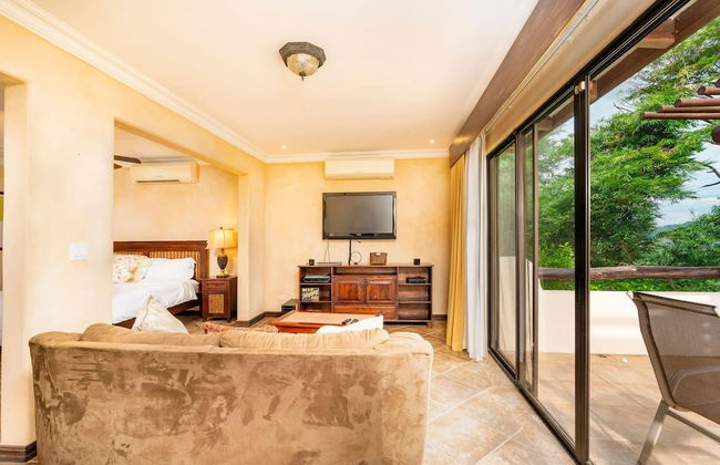 Hacienda-style Villa With Pool and Sweeping Ocean Views Above Potrero - Photo 16