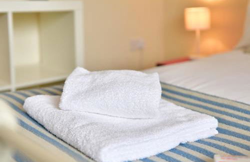 Spacious 4 Bedroom home with Parking Garden - Pass the Keys - Foto 49