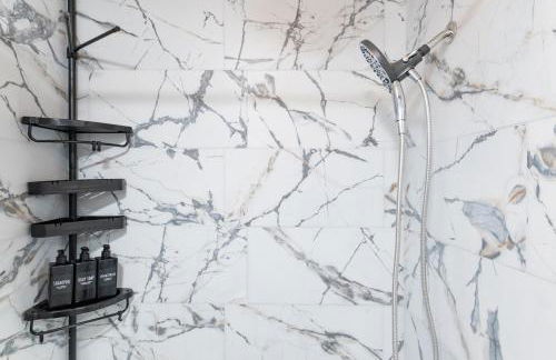 1BR in the Heart of Downtown Boston Famous Nightlife Theater District with Bed Full of Promises TD Garden Common Park MBTA - Foto 22