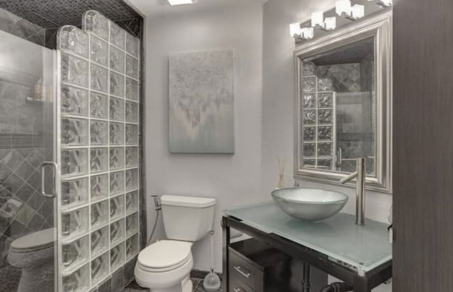 Executive 2 Bdrm Condo in the Heart of Biltmore! - Foto 15