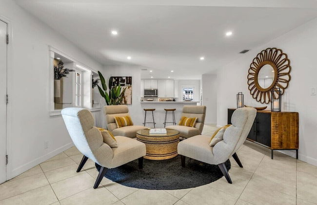 New Waterfront Oasis, Minutes to Beach, Eats, Shops - Foto 12