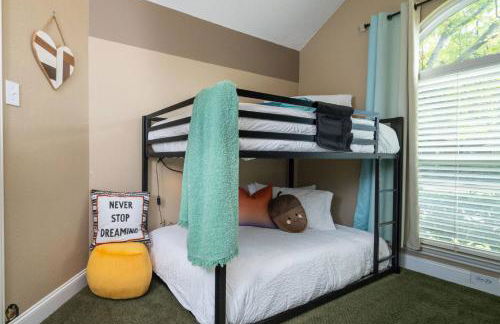 Pool, Games & World Cup Fun for the Whole Family - Foto 29