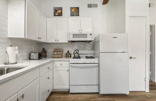 The Orange Door - Unit A - Heated Plunge Pool - Photo 17