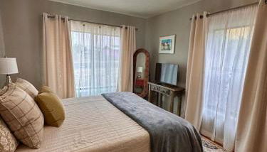 2 bedroom, large fenced yard, 3 mins from farmers market - Foto 3