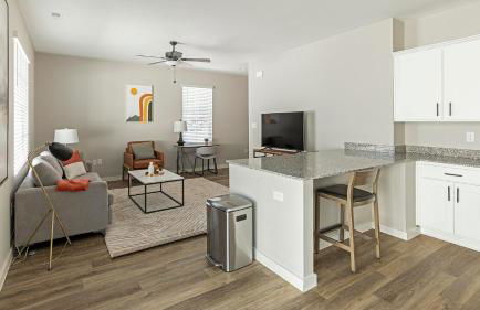 Landing Stylish 2BD Pool Courtyard - Foto 45