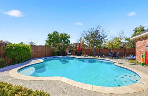 4-BD 2-BA with Backyard Pool Retreat + Game Room - Foto 36