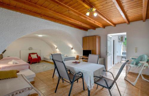 Traditional House in Velies - Photo 9