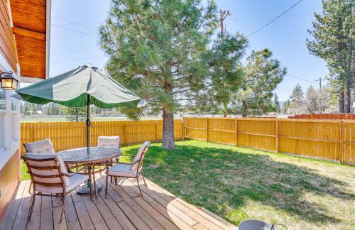 Less Than 1 Mi to Lake Almanor Home with Furnished Decks! - Foto 1