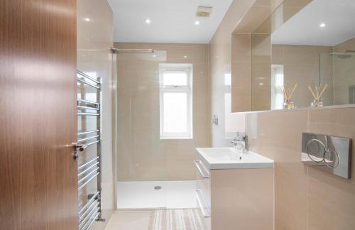 Luxury Apartment in Town Centre with Free Gated Parking - Foto 4