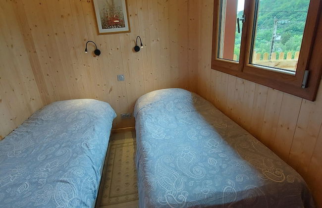 Chalet in Lovely, Rich Forest Setting With a Beautiful View - Photo 11