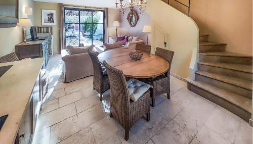 2 Bedroom Awesome Home In Saint-Laurent-De-La-Ca - Foto 5