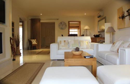 Luxury 3 Bedroom Apartment on Gated Complex - Foto 20