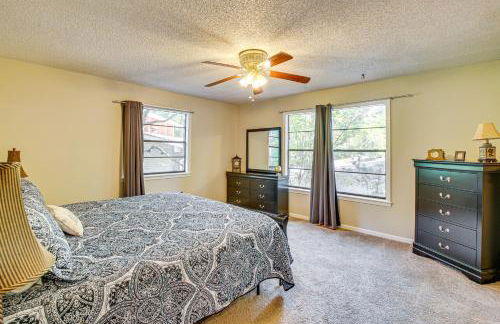 half Mi to DeSoto Lake Hot Springs Village Home - Foto 7