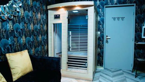 Loveroom 50 nuances de bulles jacuzzi et sauna privatif - Foto 4