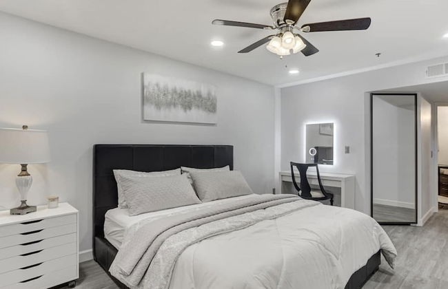 Executive 2 Bdrm Condo in the Heart of Biltmore! - Foto 5