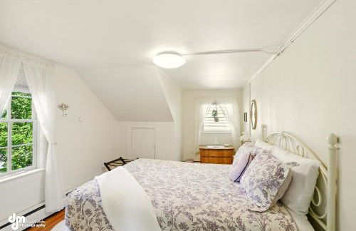 Coastal Cabin - Downtown Historical Log Home - Foto 34