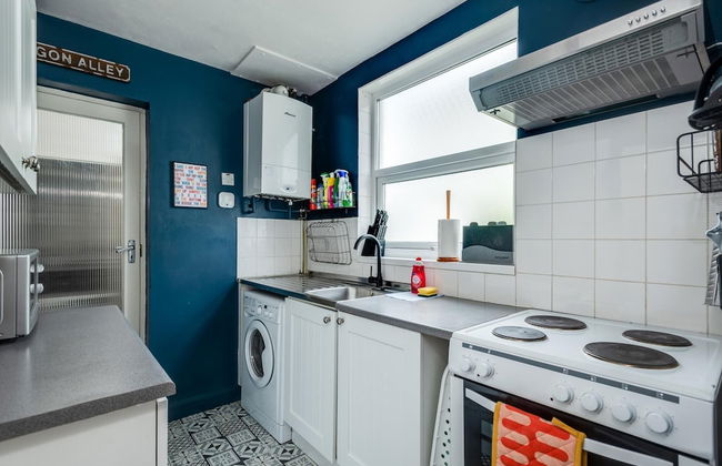 Cheerfull 3-bedroom Home With Parking Garden - Foto 10