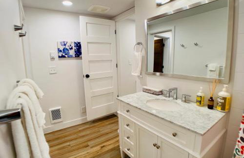 Phinneywood Basement Hideaway - Zoo meets Lake - Foto 9