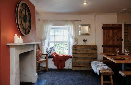 The Farmhouse with two hot tubs - Foto 69