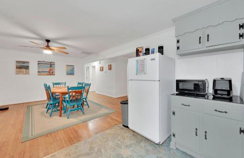 Park your Boat! Mins from the Ocean•Screened Porch - Foto 23