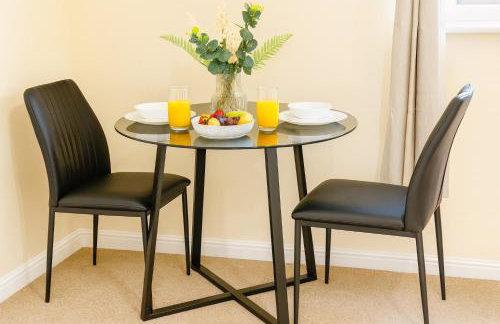 Manchester Stay Hub - 2BR with Free Parking, Near Airport & Attractions - Foto 11