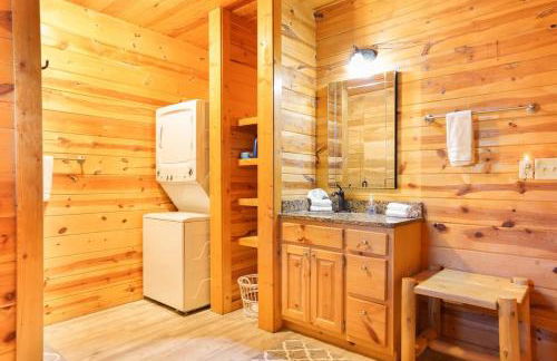 Cozy Creekside Log Cabin w Firepit, Hot Tub, WIFI - Foto 19