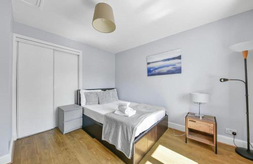 Spacious and Elegant Home with a Beautiful Garden - Foto 9