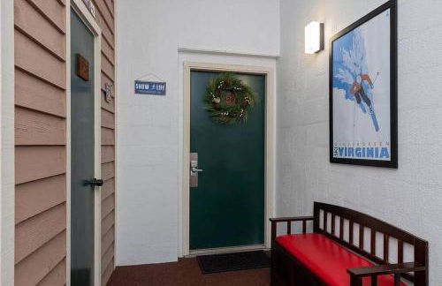 Diamond Adventure Slope Side with Foosball and Arcade at Wintergreen Resort - Foto 22