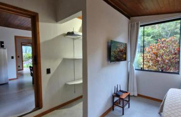 Chalé da Cachoeira - Cachoeira particular dentro da hospedagem - Foto 44