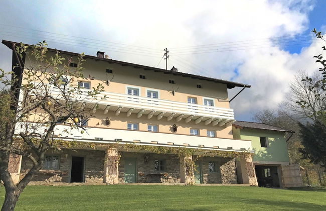 Spacious Villa near Forest in Buchet - Photo 32