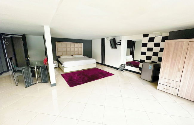 PROMO 18 BDRM Building, Pool+ 5Jacuzzis at Poblado - Foto 3