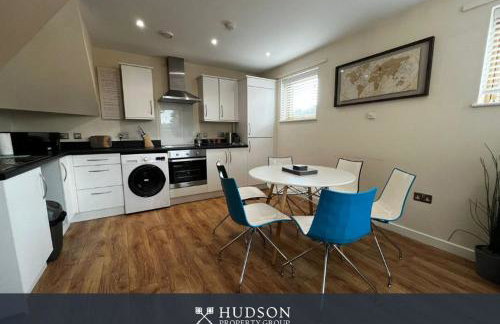 Three Bedroom Townhouse with Parking - Foto 1