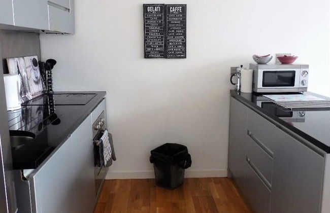 Stylish Quayside Apartment - Photo 10