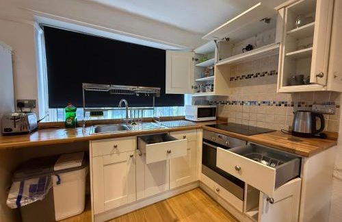 One-Bedroom flat in Cheam Village - Foto 3