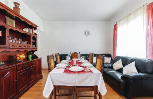 3 Bedroom Stunning Home In Modric - Photo 14