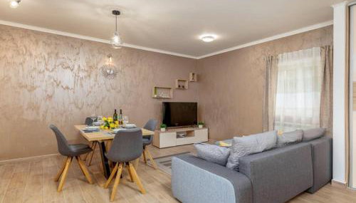 Stylish villa with swimming pool and garden - Foto 2